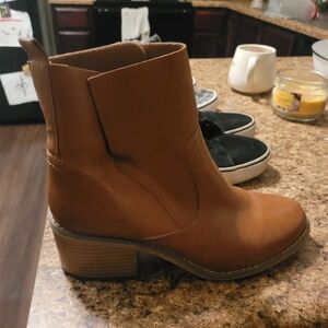 Women’s Tan Leather Ankle Boot — Classic Block Heel